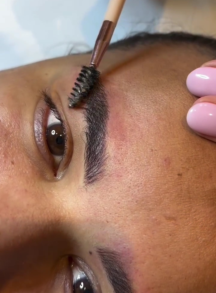 Dettaglio sopracciglia